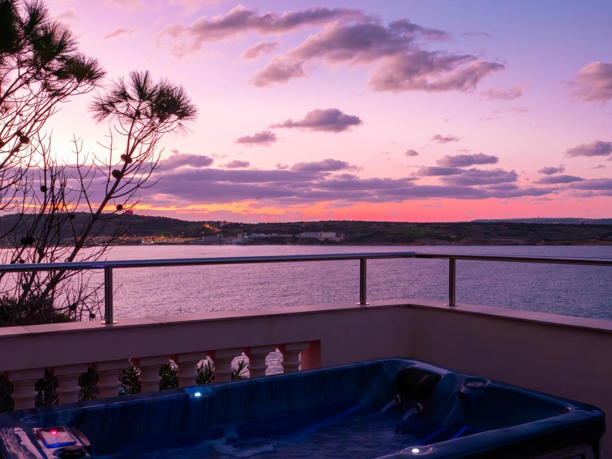 Villa Palma - Sunset Sea Views With Pool, Jacuzzi, Sauna And Games Room Меллиеха Экстерьер фото
