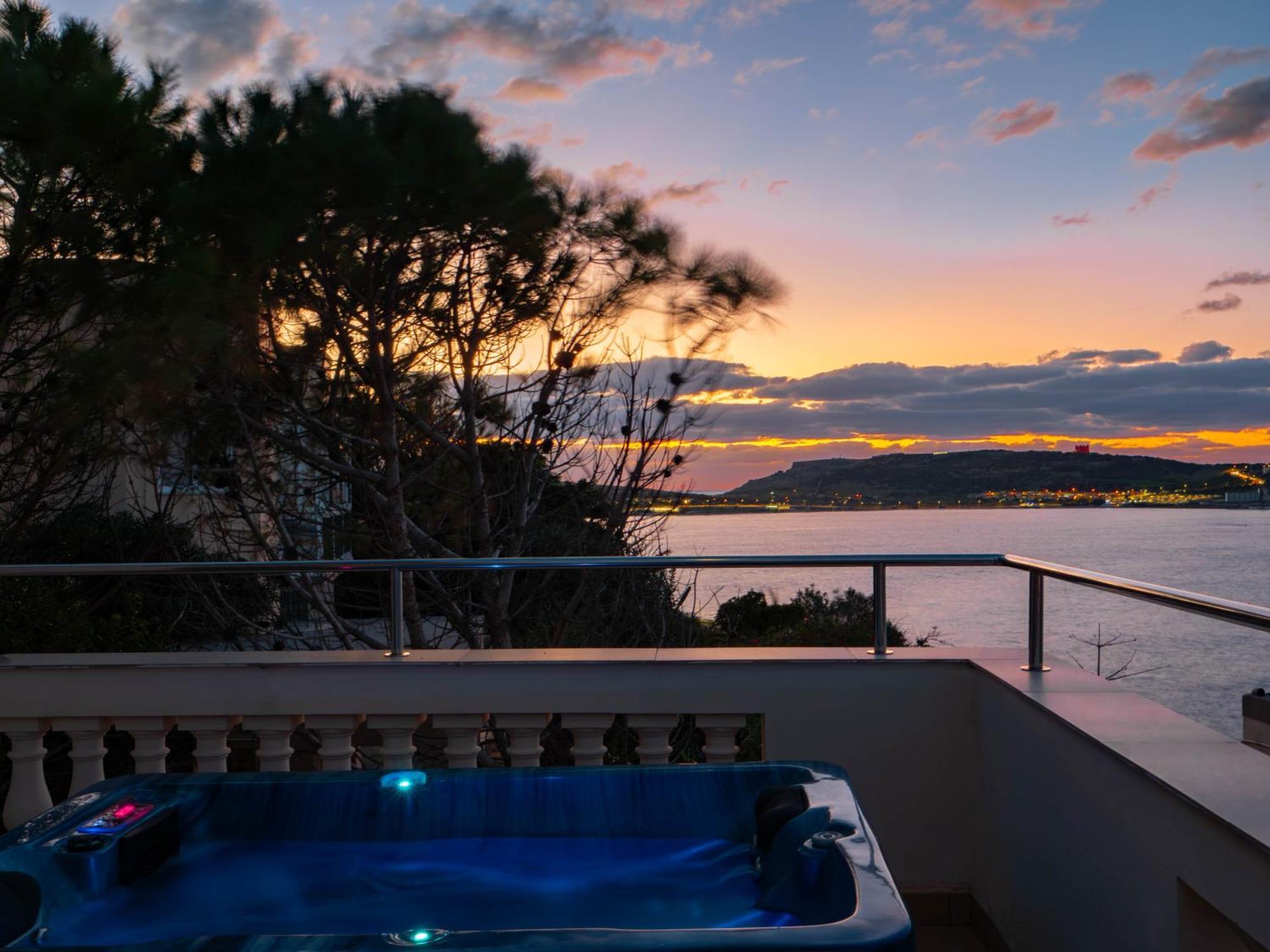 Villa Palma - Sunset Sea Views With Pool, Jacuzzi, Sauna And Games Room Меллиеха Экстерьер фото